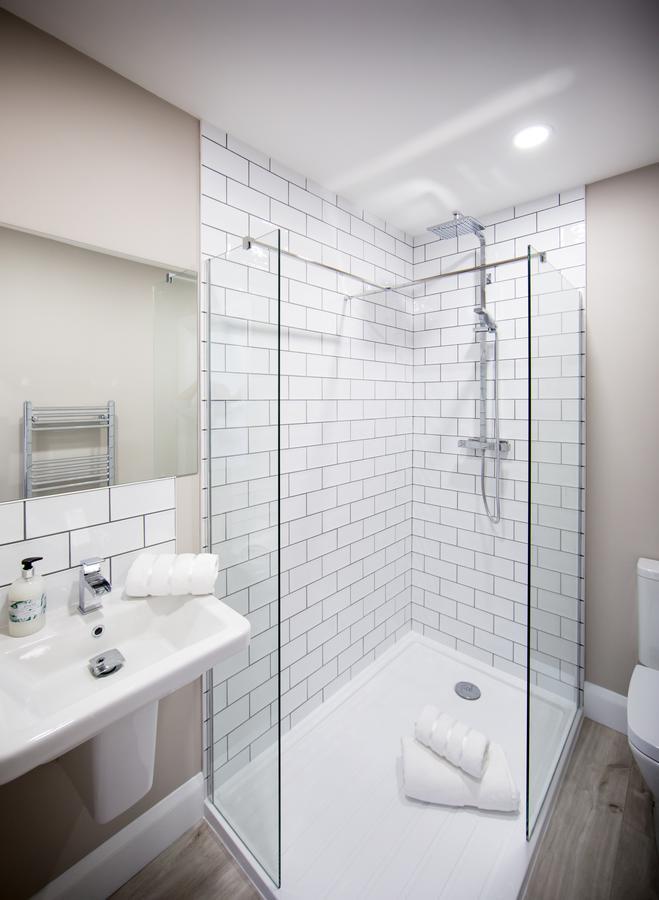 Darlington Arms Hotel Redhill  Bagian luar foto